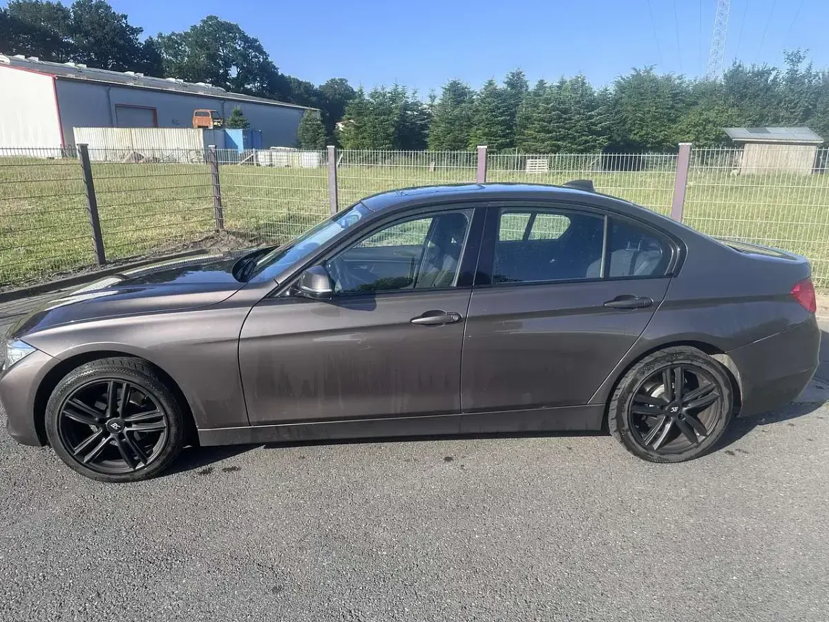 Gebraucht BMW 318 143 PS (105 kW) 2012 Limousine
