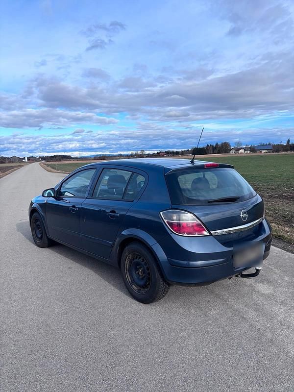 Gebraucht Opel Astra 116 PS (85 kW) 2008 Blau Limousine