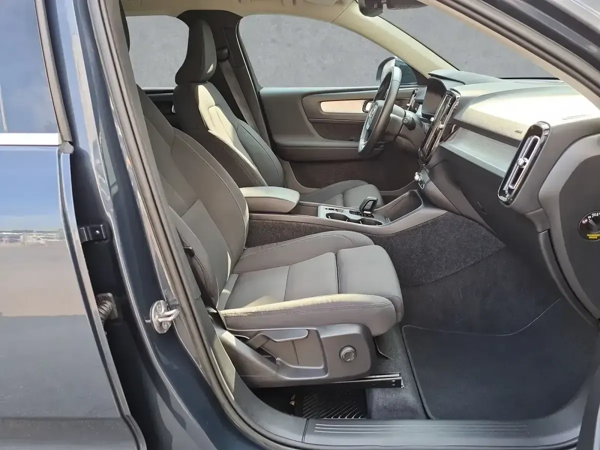 Gebraucht Volvo XC40 129 PS (94 kW) 2022 Blau SUV