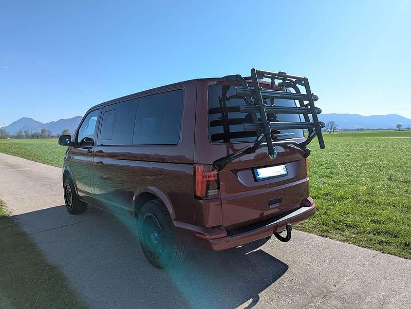 Second-hand VW Multivan 150 CP (110 kW) 2021 Roșu Monovolum