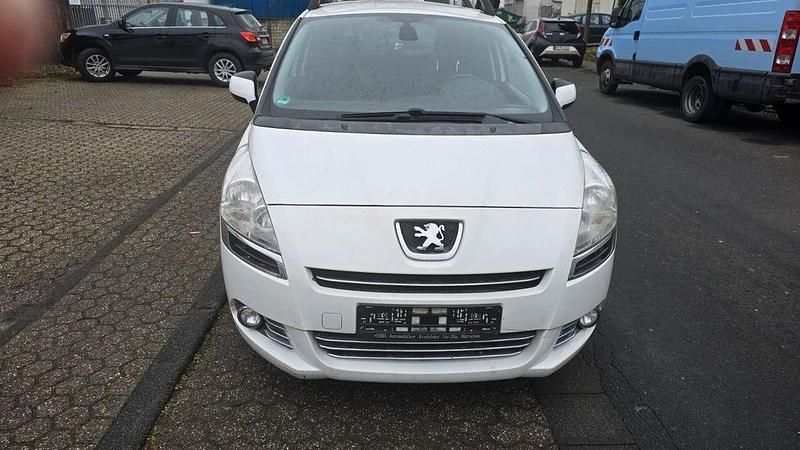 Gebraucht Peugeot 5008 156 PS (114 kW) 2012 Weiß Van / Kleinbus