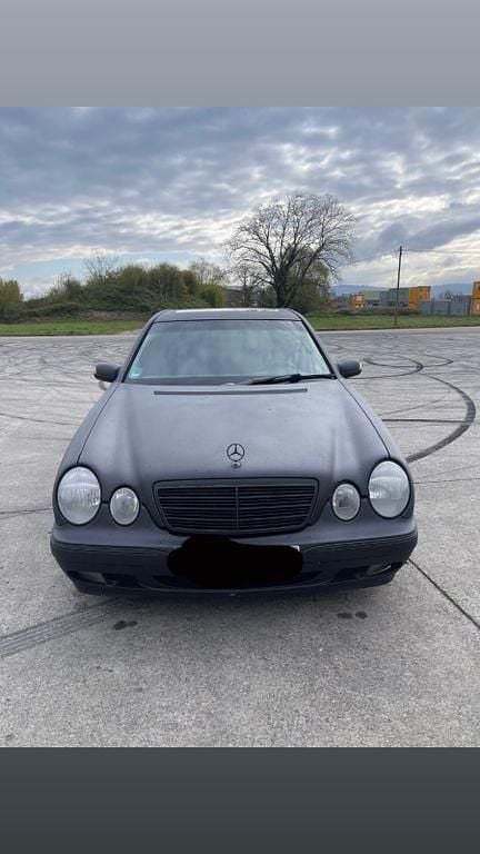 Gebraucht Mercedes E200 Classic 163 PS (119 kW) 2001 Schwarz Limousine