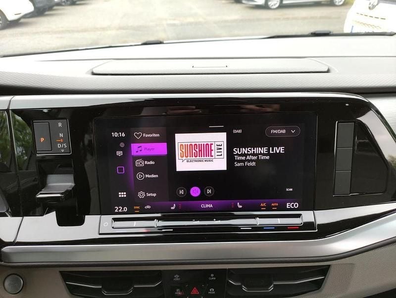 Gebraucht VW Multivan Edition 177 PS (130 kW) 2025 Monosilber metallic / deep bla Van