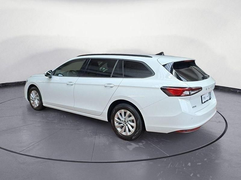 Gebraucht Skoda Superb Essence 150 PS (110 kW) 2025 Weiß Kombi