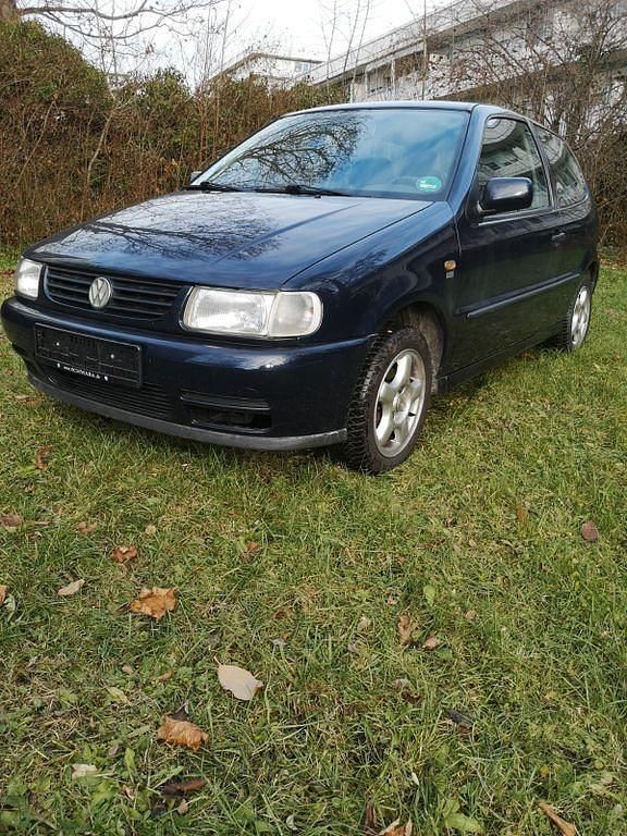 Blau Gebraucht 1997 VW Polo Limousine | 1.800 € (Fairer Preis) - Bild 1/4