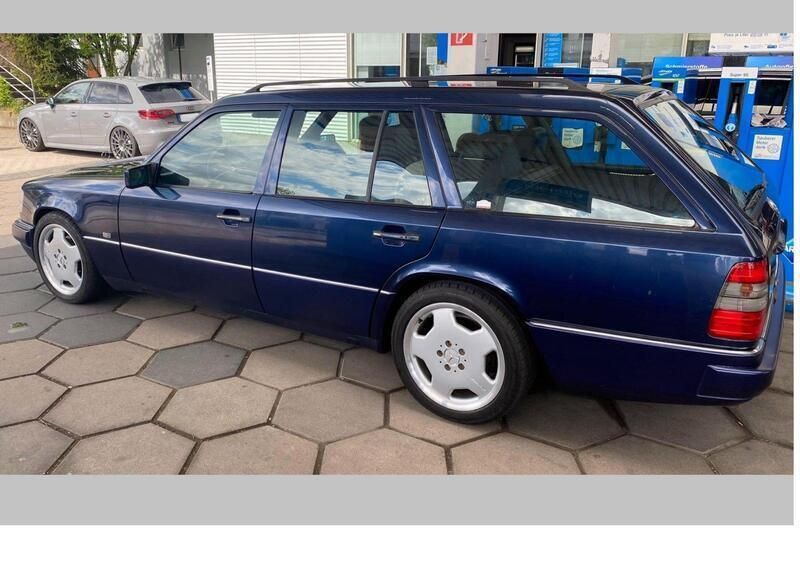 Blau Gebraucht 1995 Mercedes E280 AMG Kombi | 22.500 € - Bild 1/4