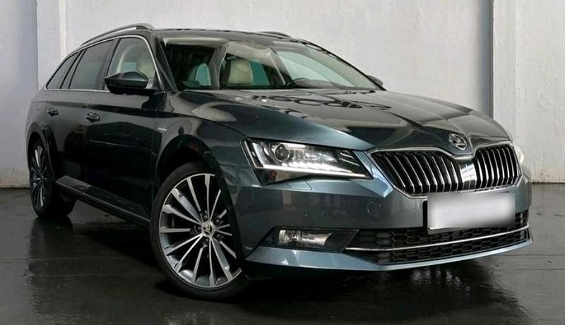 Grau Gebraucht 2018 Skoda Superb LAURIN & KLEMENT Kombi | 17.900 € (Fairer Preis) - Bild 1/4