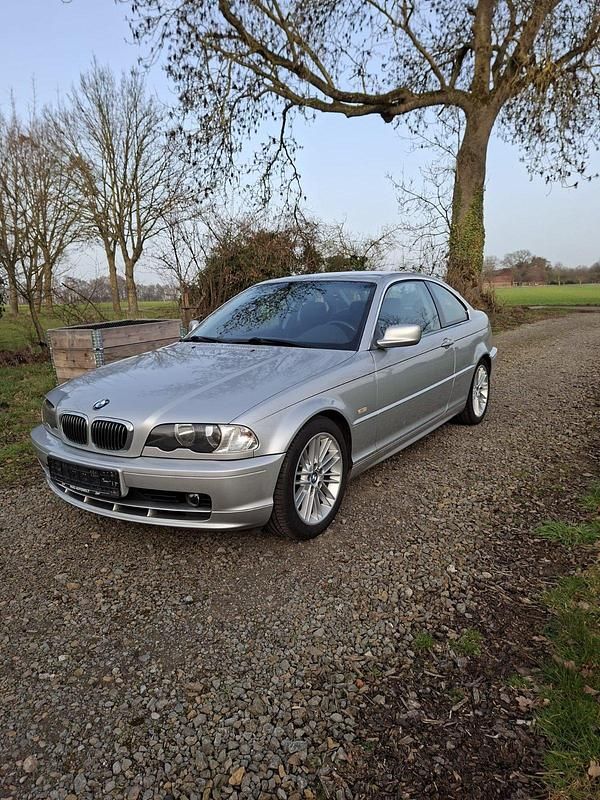 Gebraucht BMW 325 192 PS (141 kW) 2001 Silber Coupé