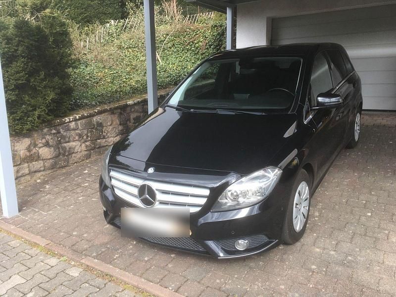 Gebraucht Mercedes B180 122 PS (89 kW) 2012 Schwarz Van / Kleinbus