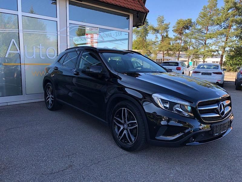 Schwarz Gebraucht 2015 Mercedes GLA200 Urban SUV | 17.590 € (Fairer Preis) - Bild 1/4