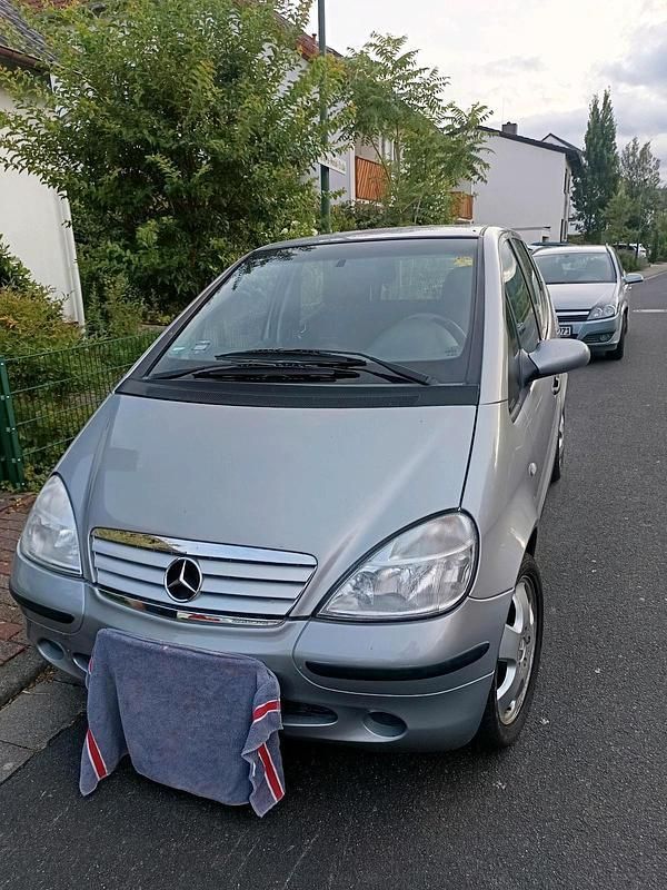 Silber Gebraucht 2000 Mercedes A190 Kleinwagen | 1.999 € (Fairer Preis) - Bild 1/4