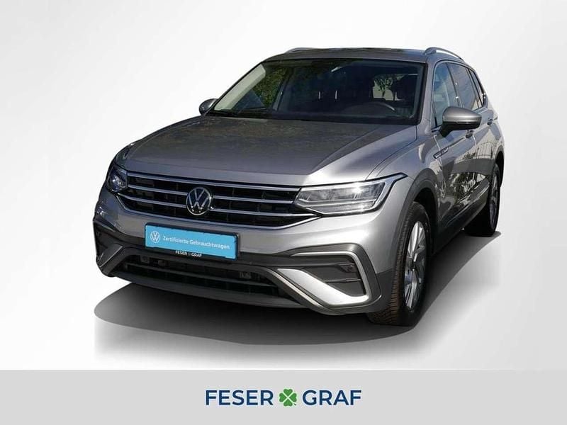 Pyritsilber metallic Gebraucht 2024 VW Tiguan Allspace Life SUV | 33.740 € (Superpreis) - Bild 1/2