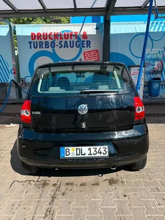 Gebraucht VW Fox 54 PS (39 kW) 2009 Schwarz Kleinwagen