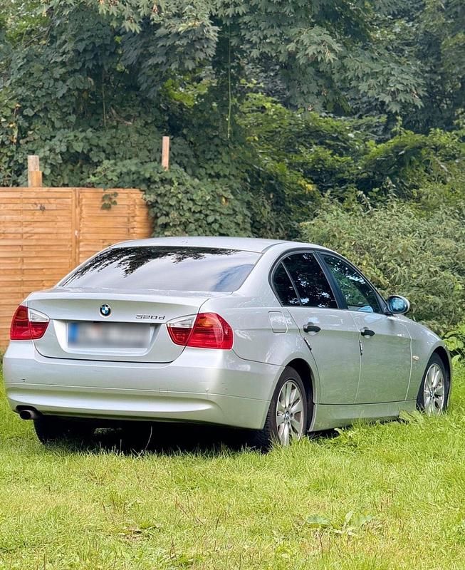 Second-hand BMW 320 163 CP (119 kW) 2006 Argintiu Berlinǎ