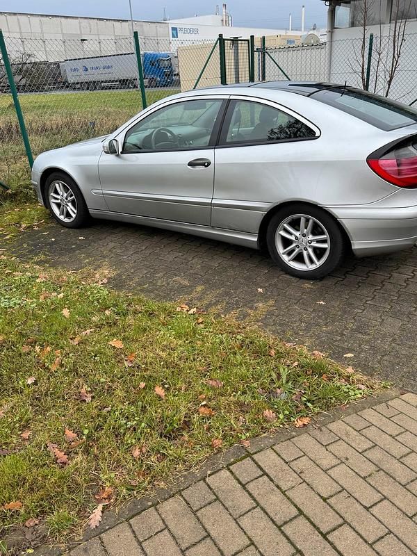 Gebraucht Mercedes C220 143 PS (105 kW) 2002 Silber Coupé