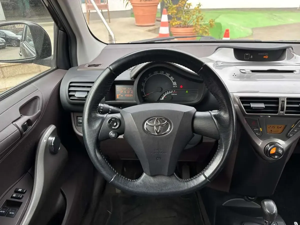 Gebraucht Toyota iQ 68 PS (50 kW) 2009 Rot Kleinwagen