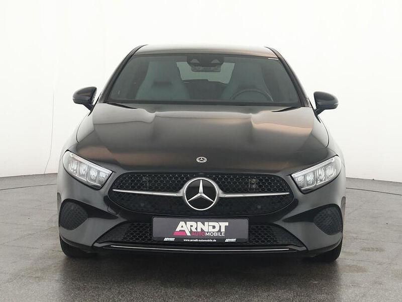 Gebraucht Mercedes A200 Progressive 177 PS (130 kW) 2024 Kosmosschwarz Limousine
