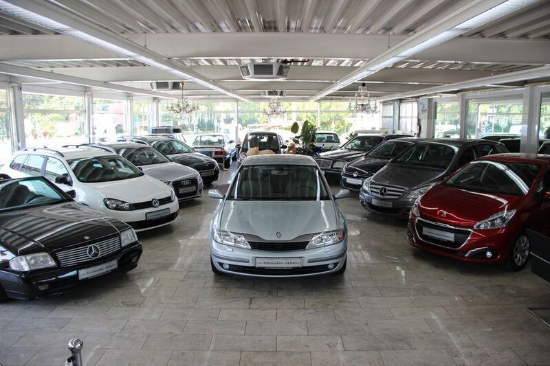 Grau Gebraucht 2002 Renault Laguna II Limousine | 2.990 € (Fairer Preis) - Bild 1/4