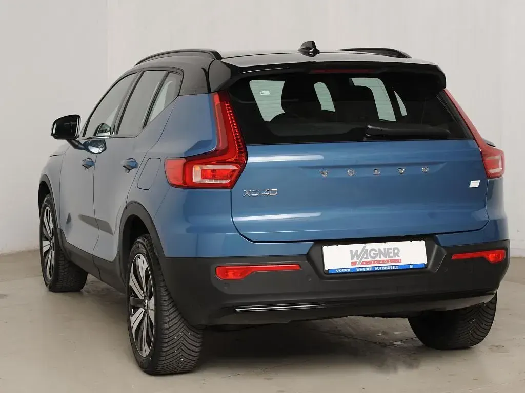 Gebraucht Volvo XC40 Plus 169 kW (231 PS) 2023 Fjord blue metallic SUV