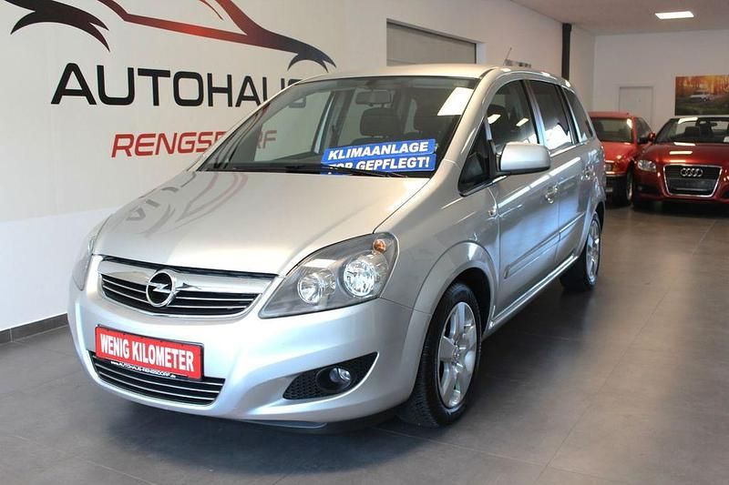 Silber Gebraucht 2011 Opel Zafira Design Edition Van / Kleinbus | 6.990 € (Etwas zu teuer) - Bild 1/4