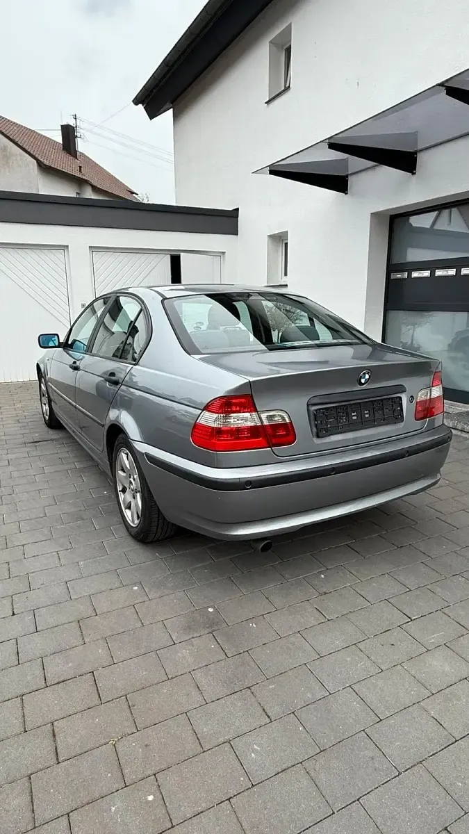 Gebraucht BMW 316 Basis 116 PS (85 kW) 2006 Grau Limousine