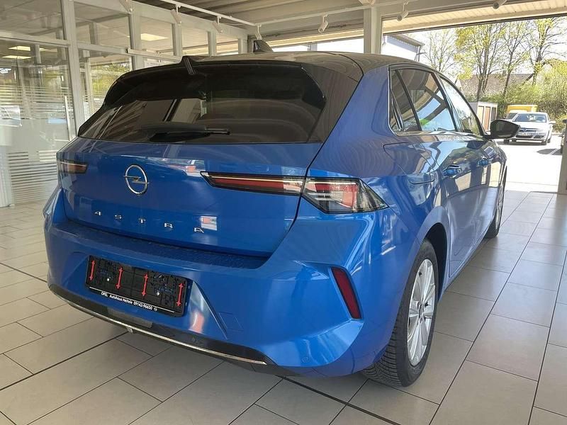 Używany Opel Astra Elegance 131 KM (96 kW) 2023 Niebieski Hatchback