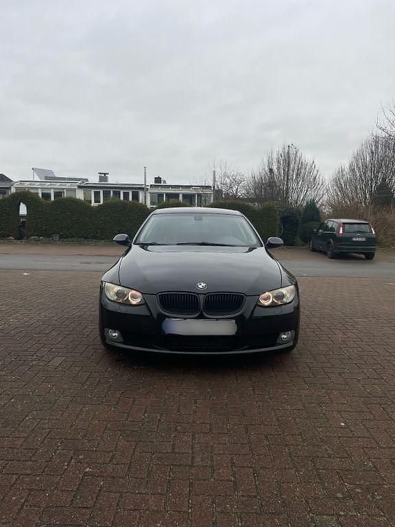 Gebraucht BMW 320 177 PS (130 kW) 2008 Schwarz Coupé