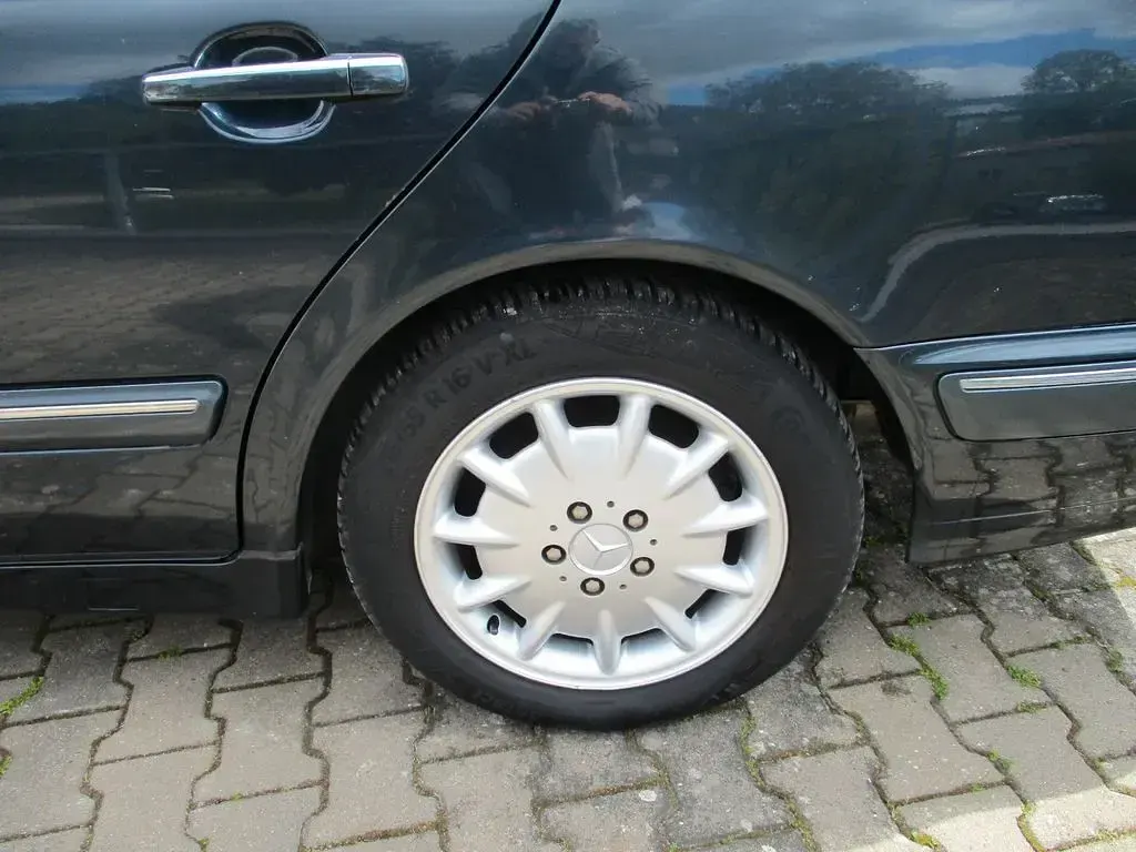 Gebraucht Mercedes E200 186 PS (136 kW) 2000 Blau Limousine