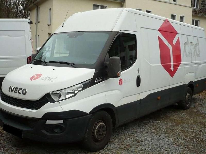 Gebraucht Iveco Daily 126 PS (92 kW) 2016 Weiß Van / Kleinbus
