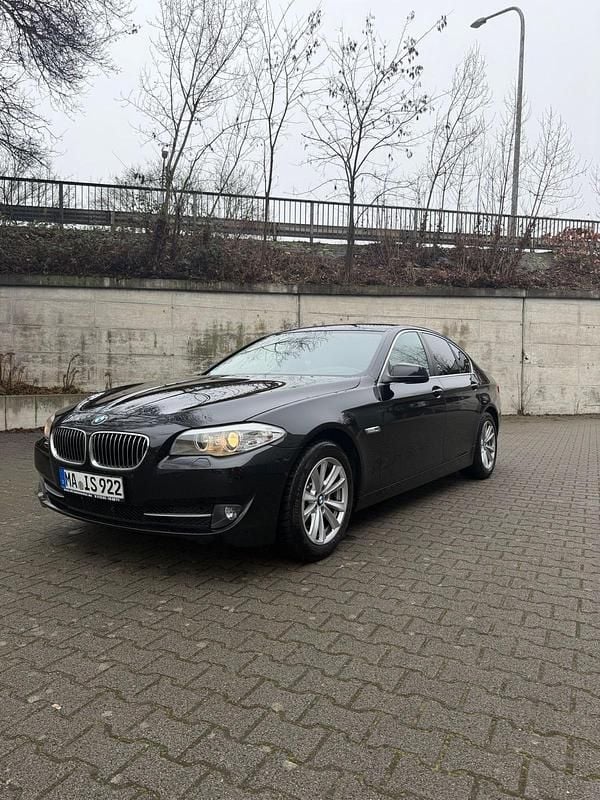 Schwarz Gebraucht 2010 BMW 520 Limousine | 8.300 € (Superpreis) - Bild 1/4