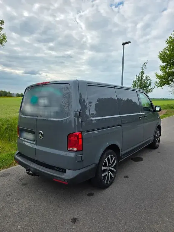Gebraucht VW Transporter 150 PS (110 kW) 2020 Grau Van