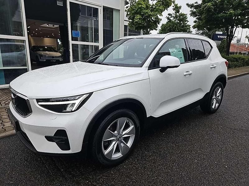 Weiß Gebraucht 2023 Volvo XC40 Core SUV | 29.998 € (Superpreis) - Bild 1/4
