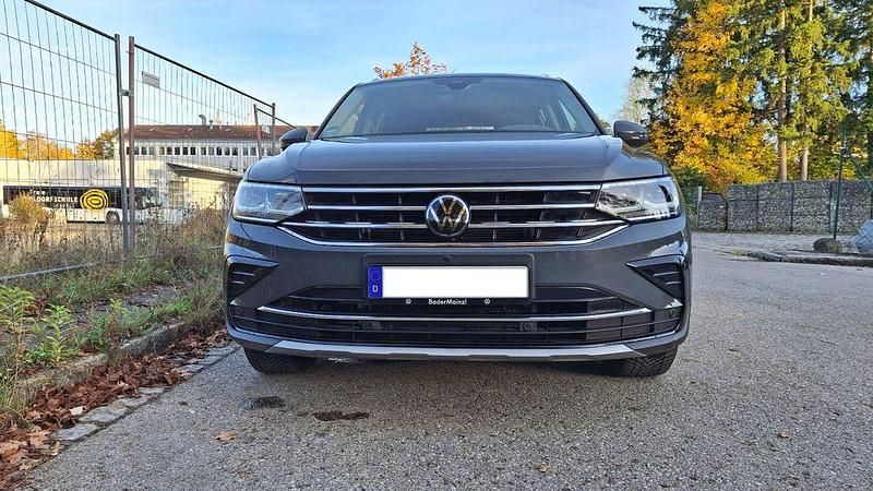 Grau Gebraucht 2023 VW Tiguan Elegance SUV | 33.500 € (Guter Preis) - Bild 1/4