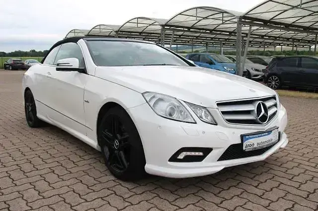 Gebraucht Mercedes E250 AMG line 204 PS (150 kW) 2011 Weiß Cabrio