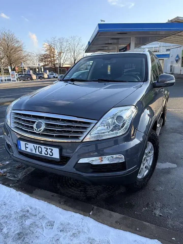 Gebraucht SsangYong Rexton 178 PS (130 kW) 2017 Grau SUV