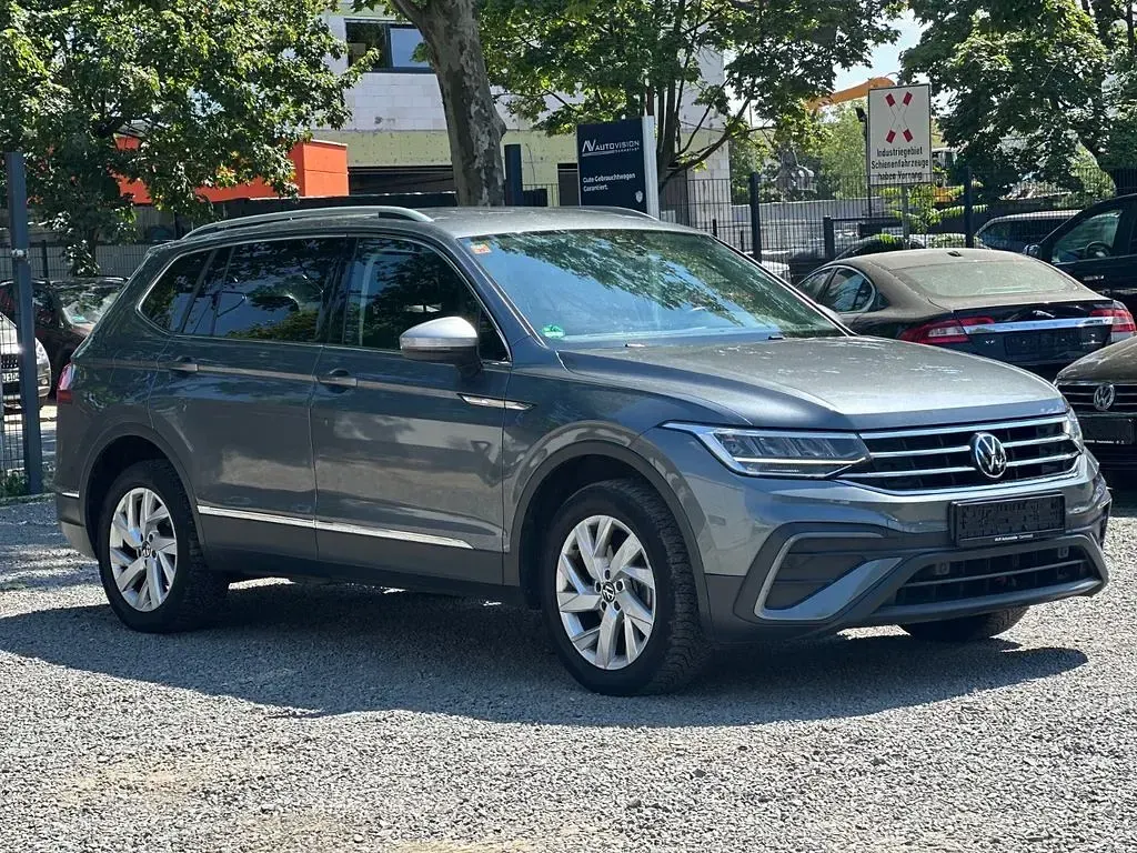 Gebraucht VW Tiguan Allspace Life 150 PS (110 kW) 2022 Grau SUV