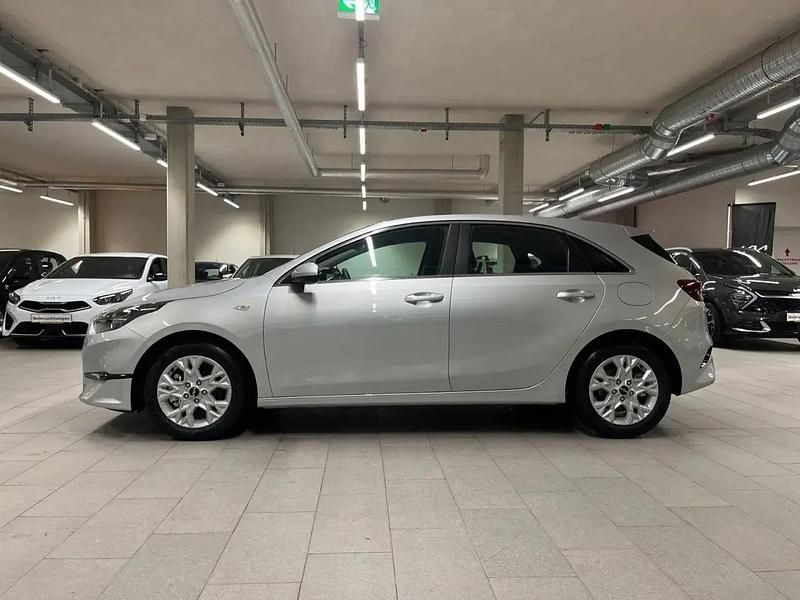 Neu Kia Ceed Vision 103 PS (75 kW) 2025 Silber Kleinwagen