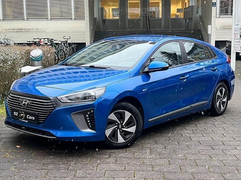 Blau Gebraucht 2017 Hyundai Ioniq Trend Kleinwagen | 13.900 € (Fairer Preis) - Bild 1/4