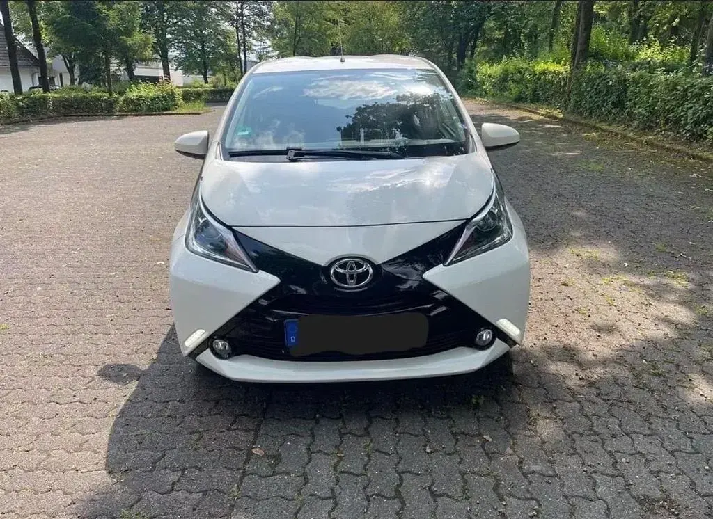Gebraucht Toyota Aygo 69 PS (50 kW) 2017 Weiß Kleinwagen
