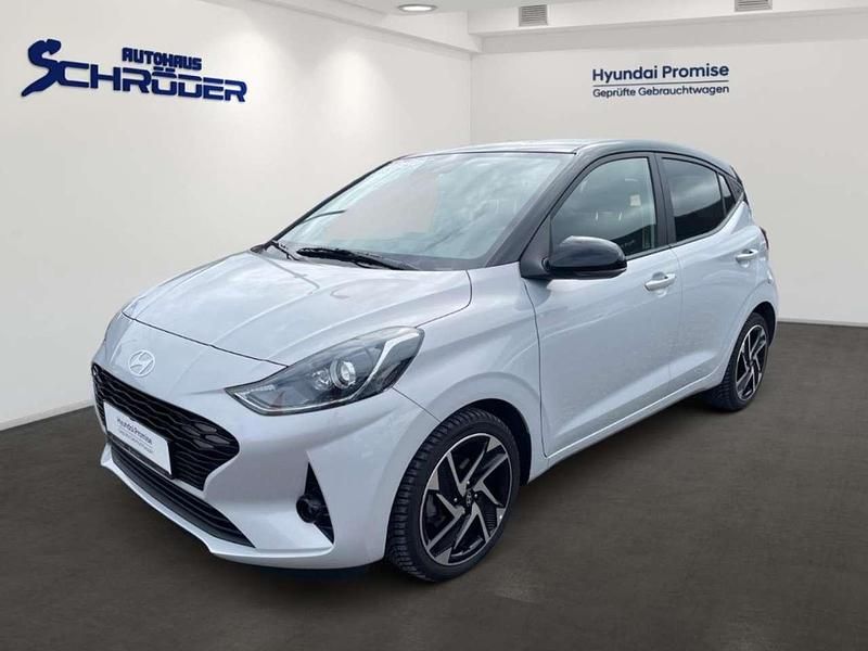 Lumen grey/ phantom black / mi Gebraucht 2024 Hyundai i10 Prime Kleinwagen | 21.990 € - Bild 1/4