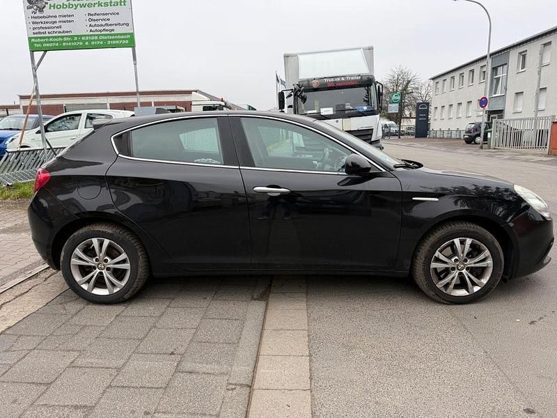 Gebraucht Alfa Romeo Giulietta 140 PS (102 kW) 2011 Schwarz Kleinwagen