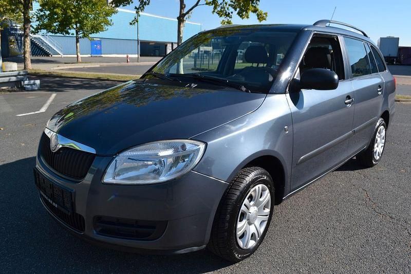Grau Gebraucht 2009 Skoda Fabia Cool Edition Kleinwagen | 2.250 € (Teuer) - Bild 1/4
