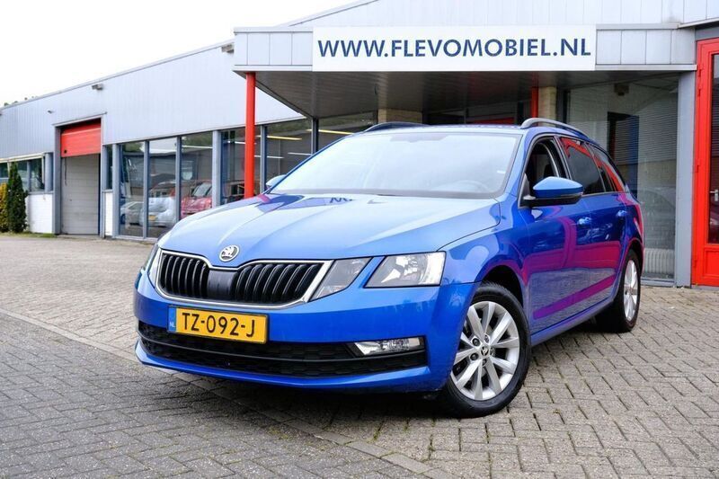 Blau Gebraucht 2018 Skoda Octavia Ambition Kombi | 8.500 € (Superpreis) - Bild 1/4
