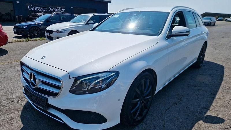 Weiß Gebraucht 2017 Mercedes E220 Kombi | 17.899 € (Guter Preis) - Bild 1/4