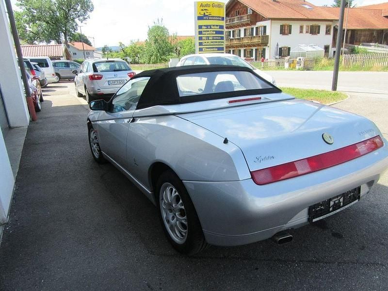 Gebraucht Alfa Romeo Spider 150 PS (110 kW) 2001 Silber Cabrio