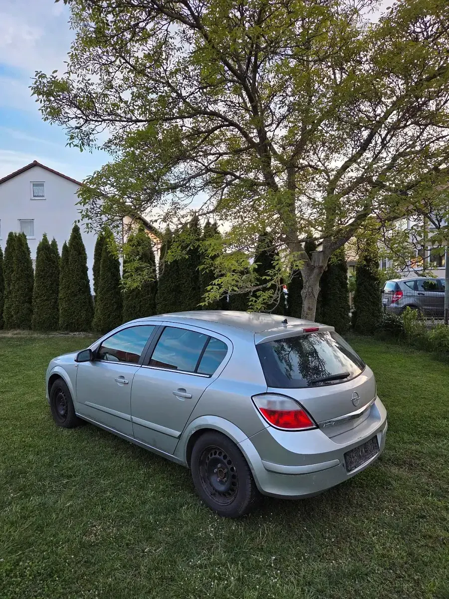 Brugt Opel Astra 105 HK (77 kW) 2005 Sølv Sedan