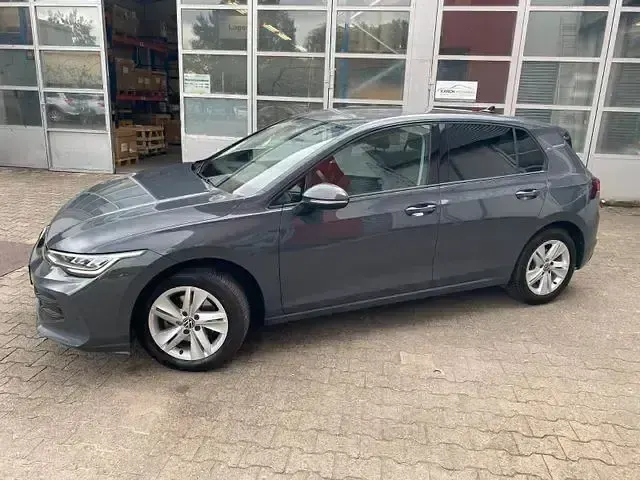 Gebraucht VW Golf VIII Life 150 PS (110 kW) 2025 Andere Limousine