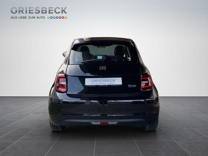 Gebraucht Fiat 500e Icon 86 kW (118 PS) 2022 Onyx black / metallic Limousine
