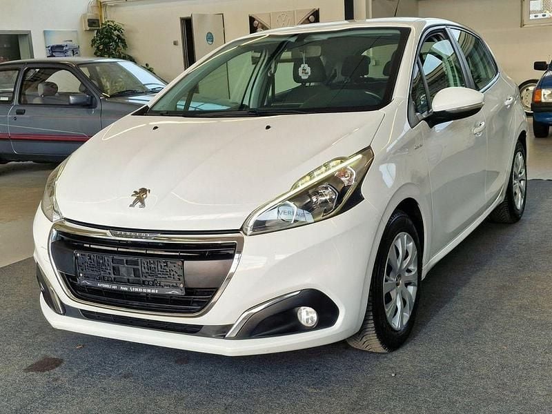 Gebraucht Peugeot 208 Active 82 PS (60 kW) 2016 Weiß Kleinwagen