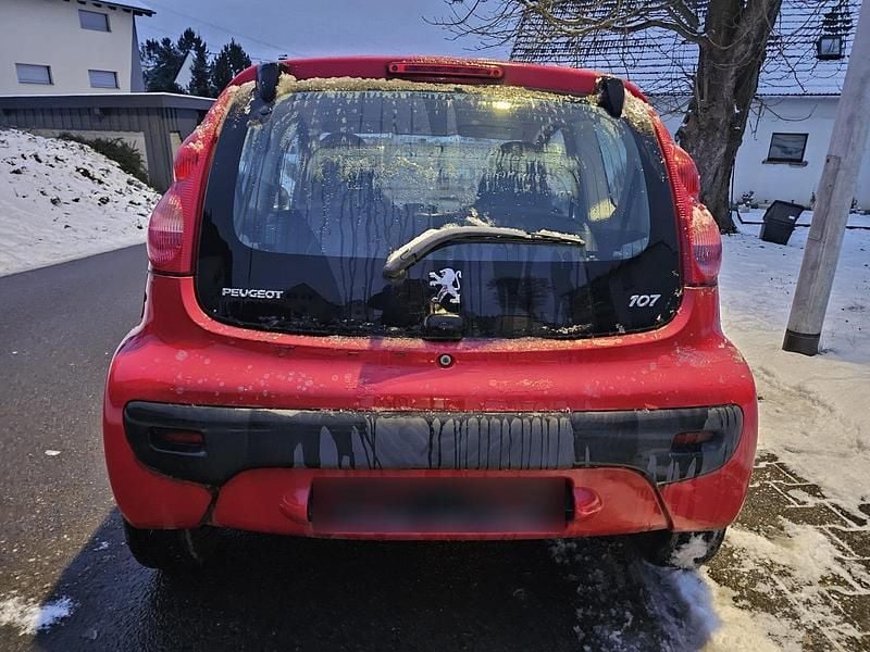Gebraucht Peugeot 107 67 PS (49 kW) 2009 Rot Kleinwagen